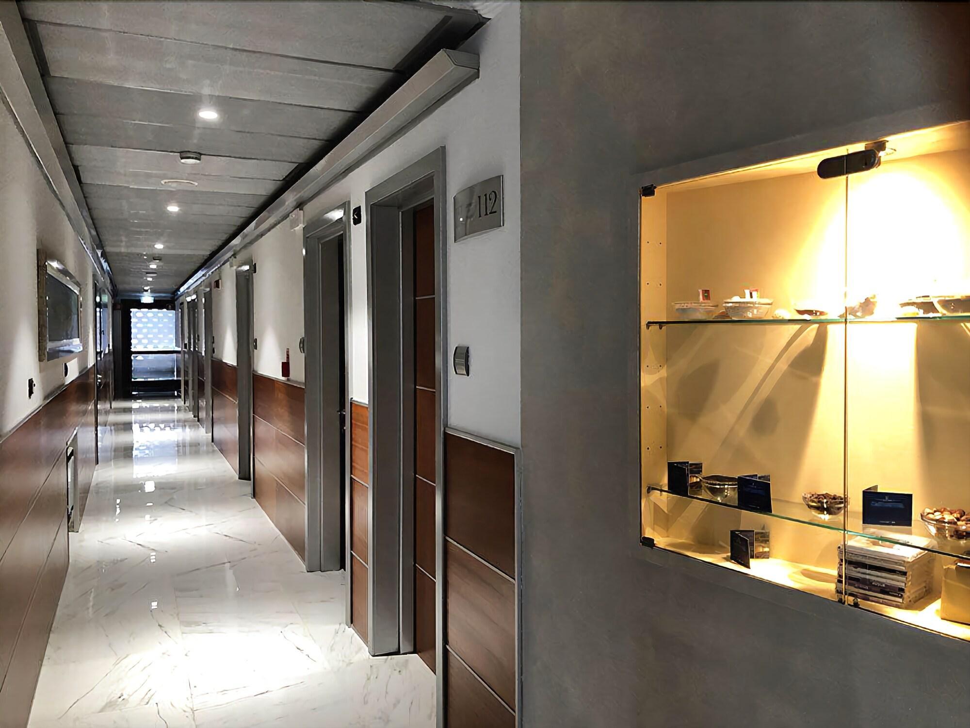 Castahotel Castagnito Exterior photo